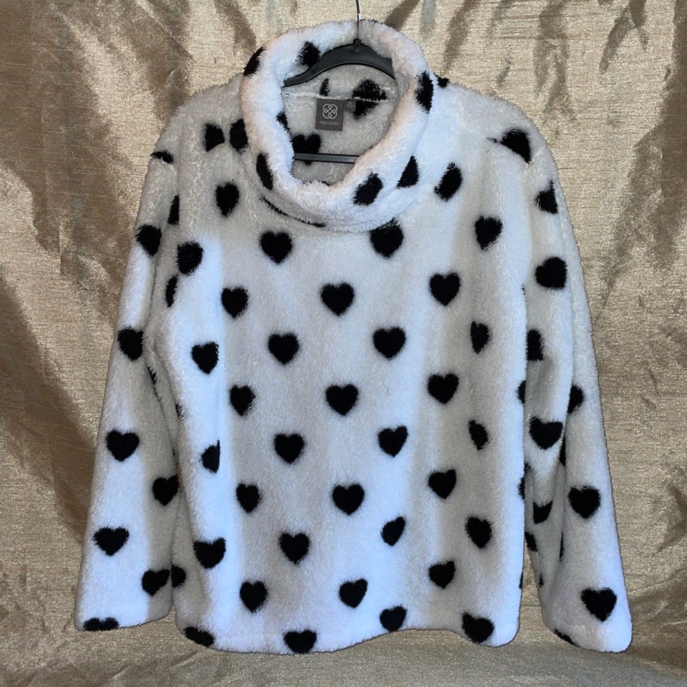 NWOT.  Daisy Fuentes women’s XL Pullover